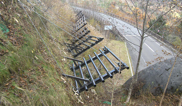 白老大滝線　雪崩防止柵設置工事